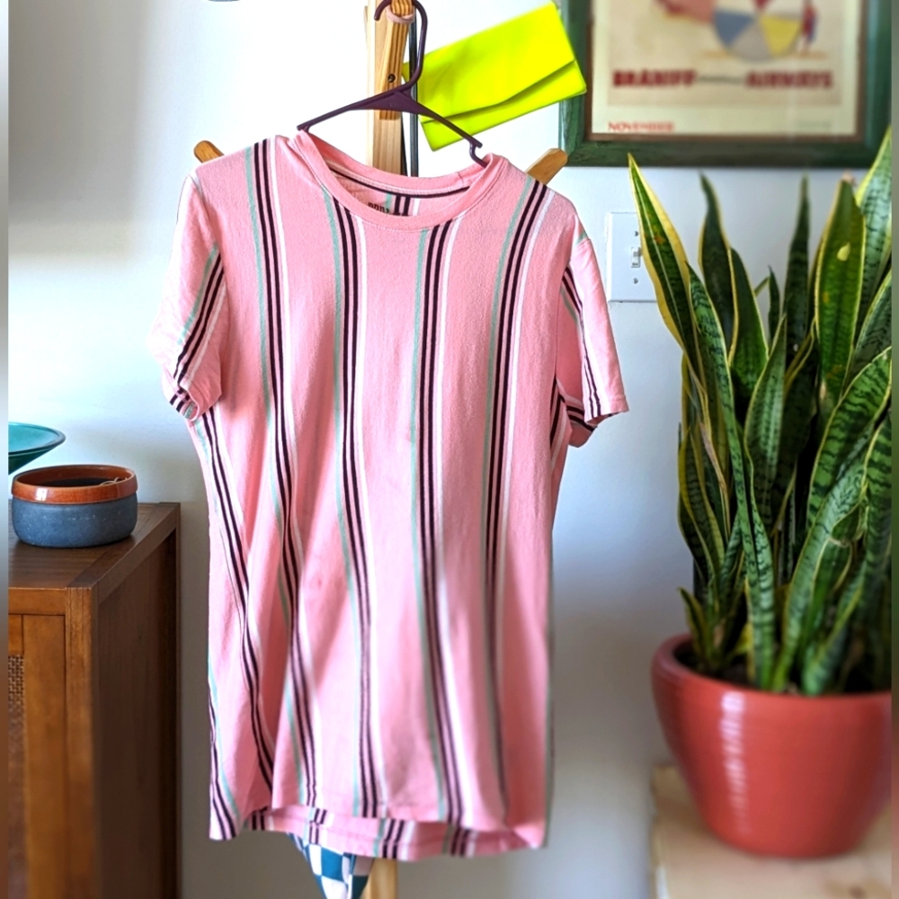 Men's pink striped T-shirt
